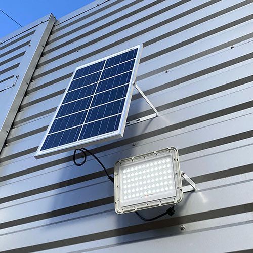 Прожектор з сонячною батареєю світлодіодний 60W акумуляторний (LiFePO4, 10000 mAh) 6V, 15W PROTESTER SLFL0601 SLFL0601 фото